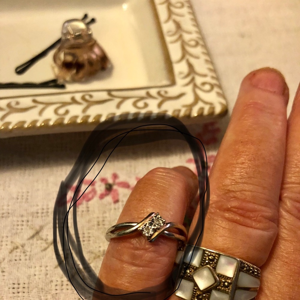 Two tone diamond ring